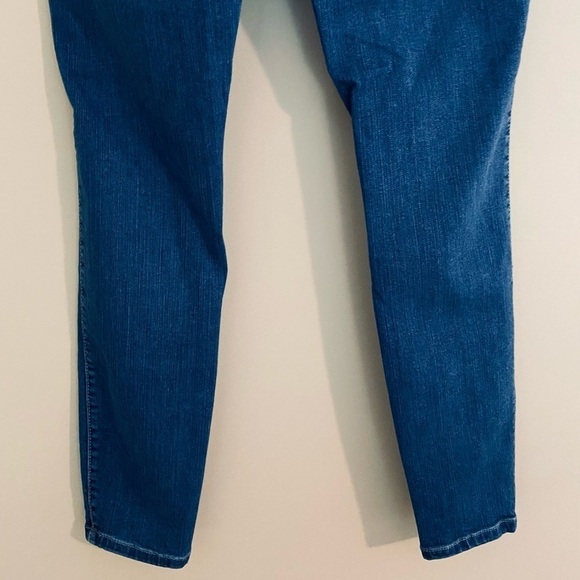 Torrid Distressed Mid Rise Skinny Jeans    Size 10R - Picture 8 of 13